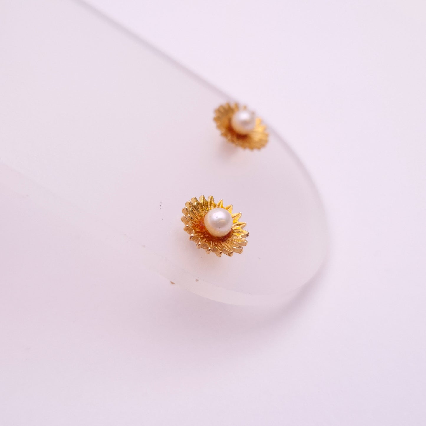 9ct Yellow Gold Pearl Centred Starburst / Flower Stud Earrings