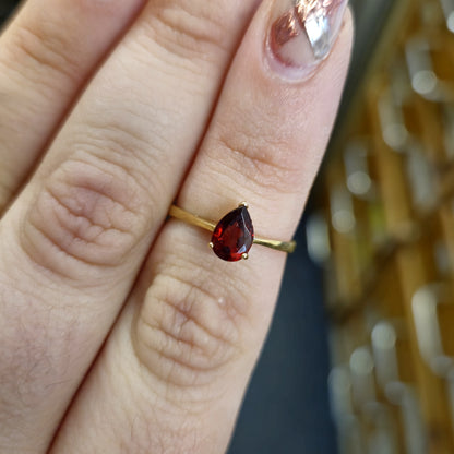 9ct Yellow Gold Pear Shaped Garnet Solitaire Ring