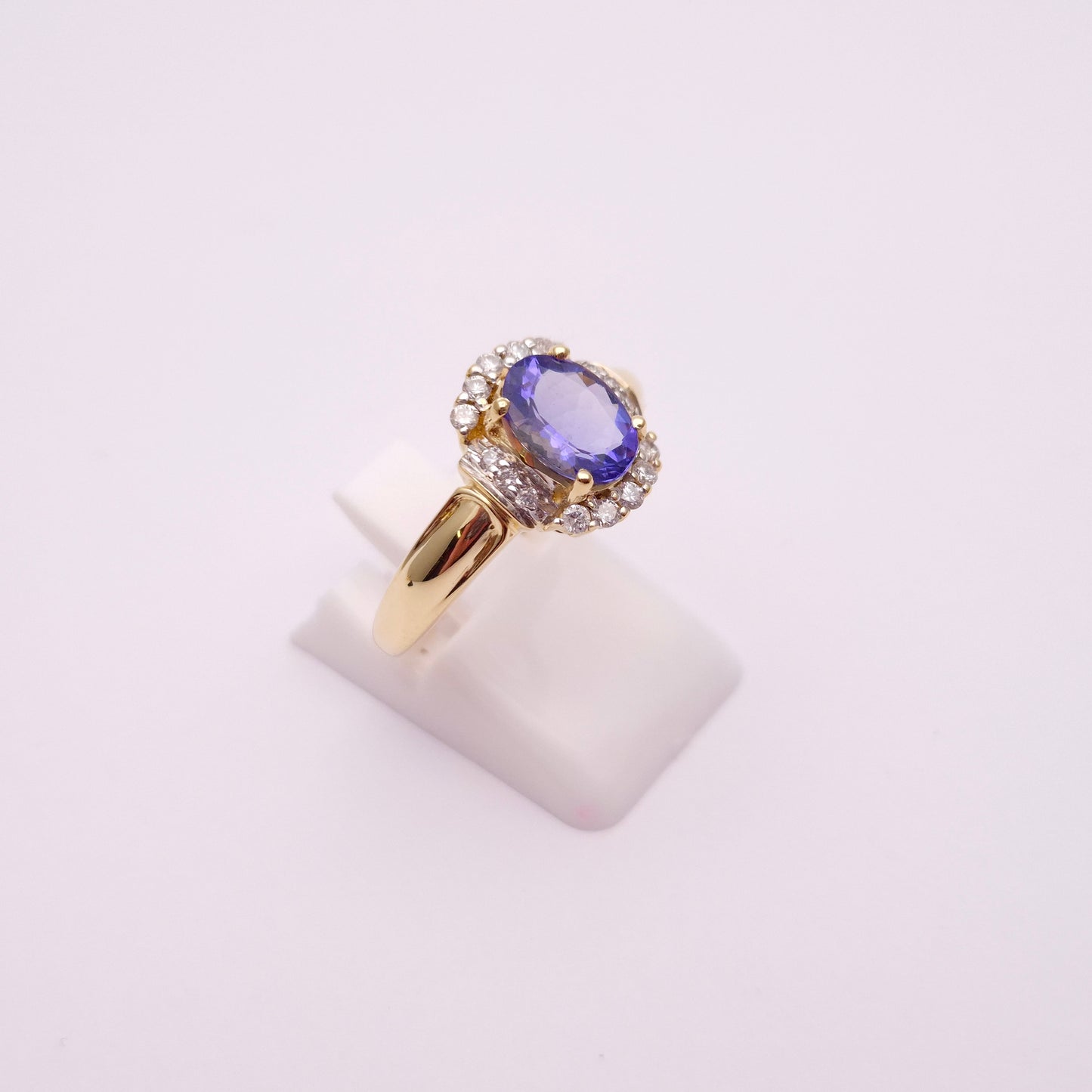 18ct Yellow Gold Tanzanite and Diamond Cluster Ring