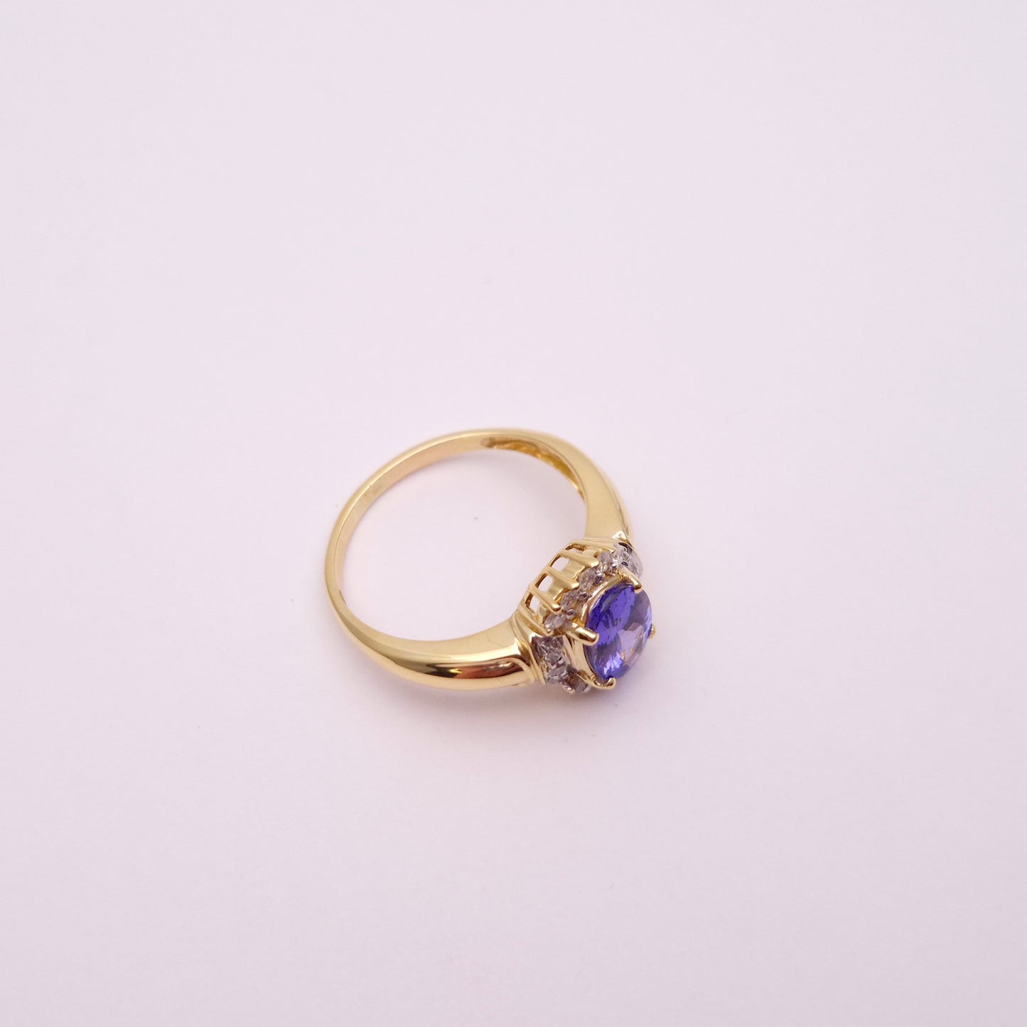 18ct Yellow Gold Tanzanite and Diamond Cluster Ring