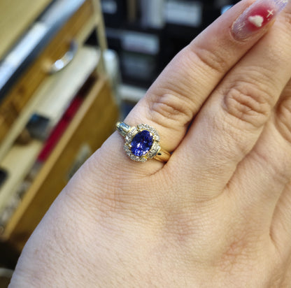 18ct Yellow Gold Tanzanite and Diamond Cluster Ring