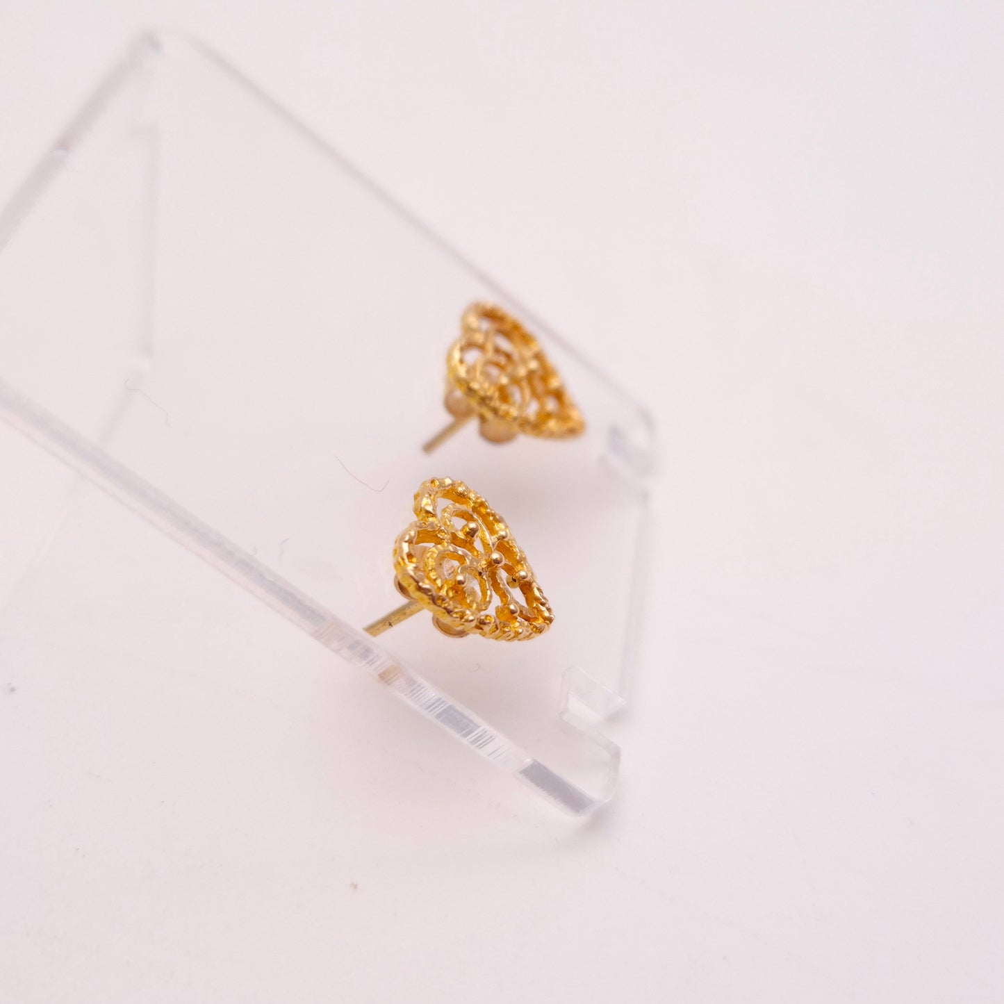 9ct Yellow Gold Filigree Heart Stud Earrings