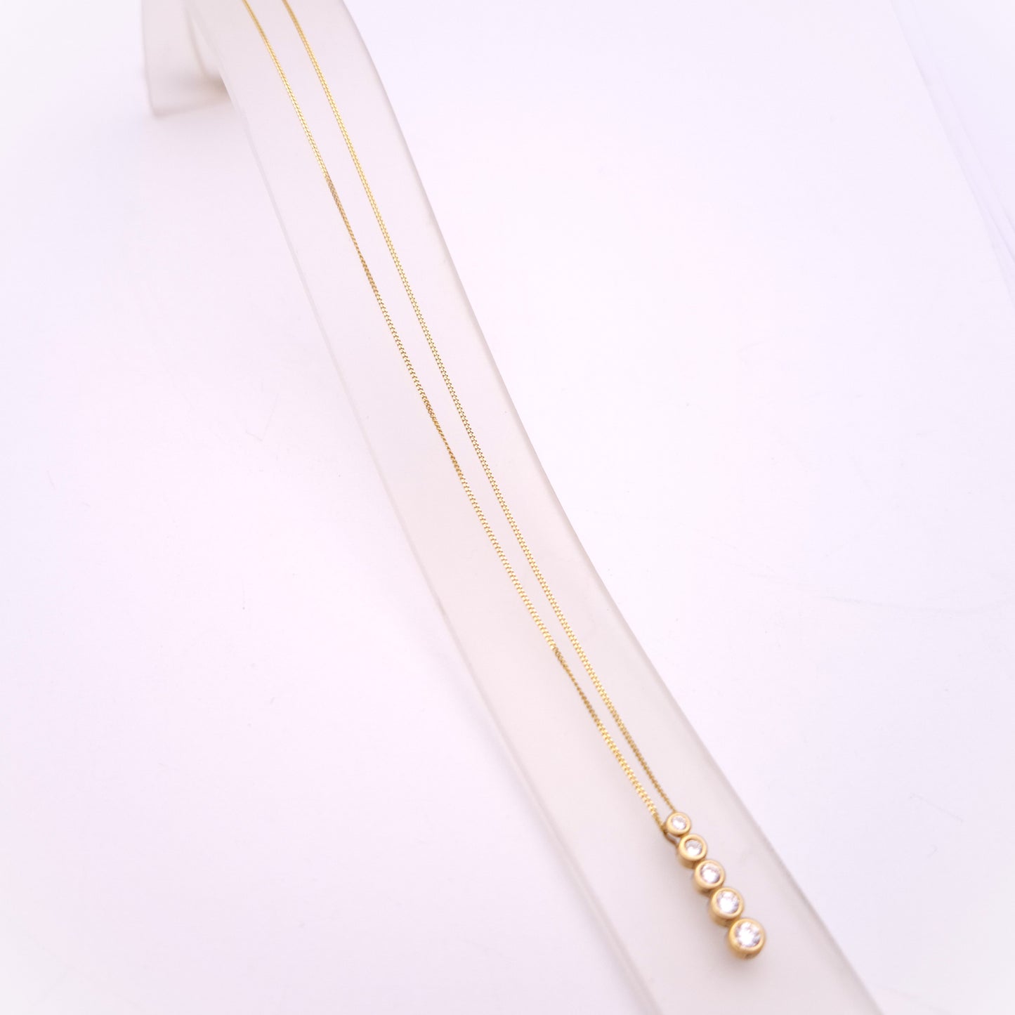9ct Yellow Gold Graduated Cubic Zirconia CZ pendant Necklace