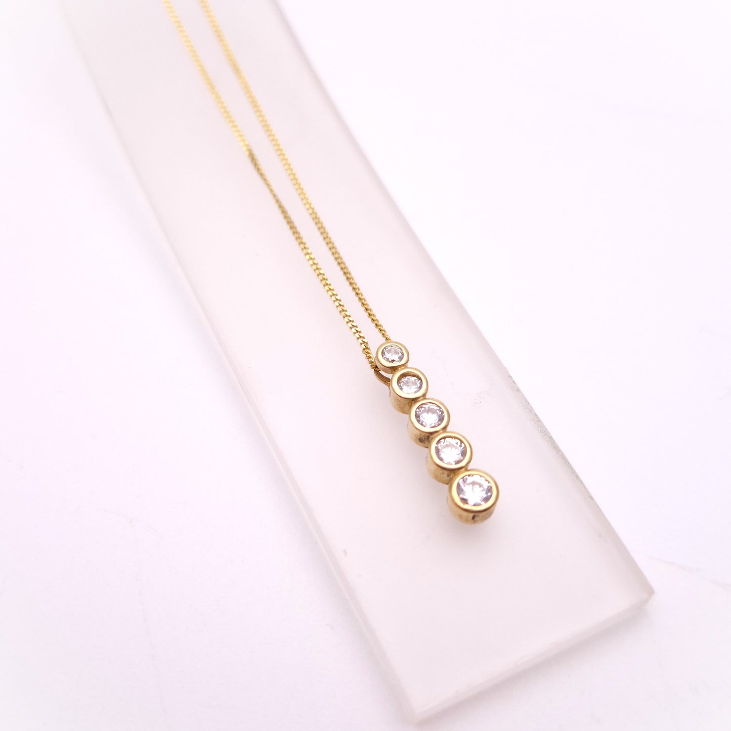 9ct Yellow Gold Graduated Cubic Zirconia CZ pendant Necklace