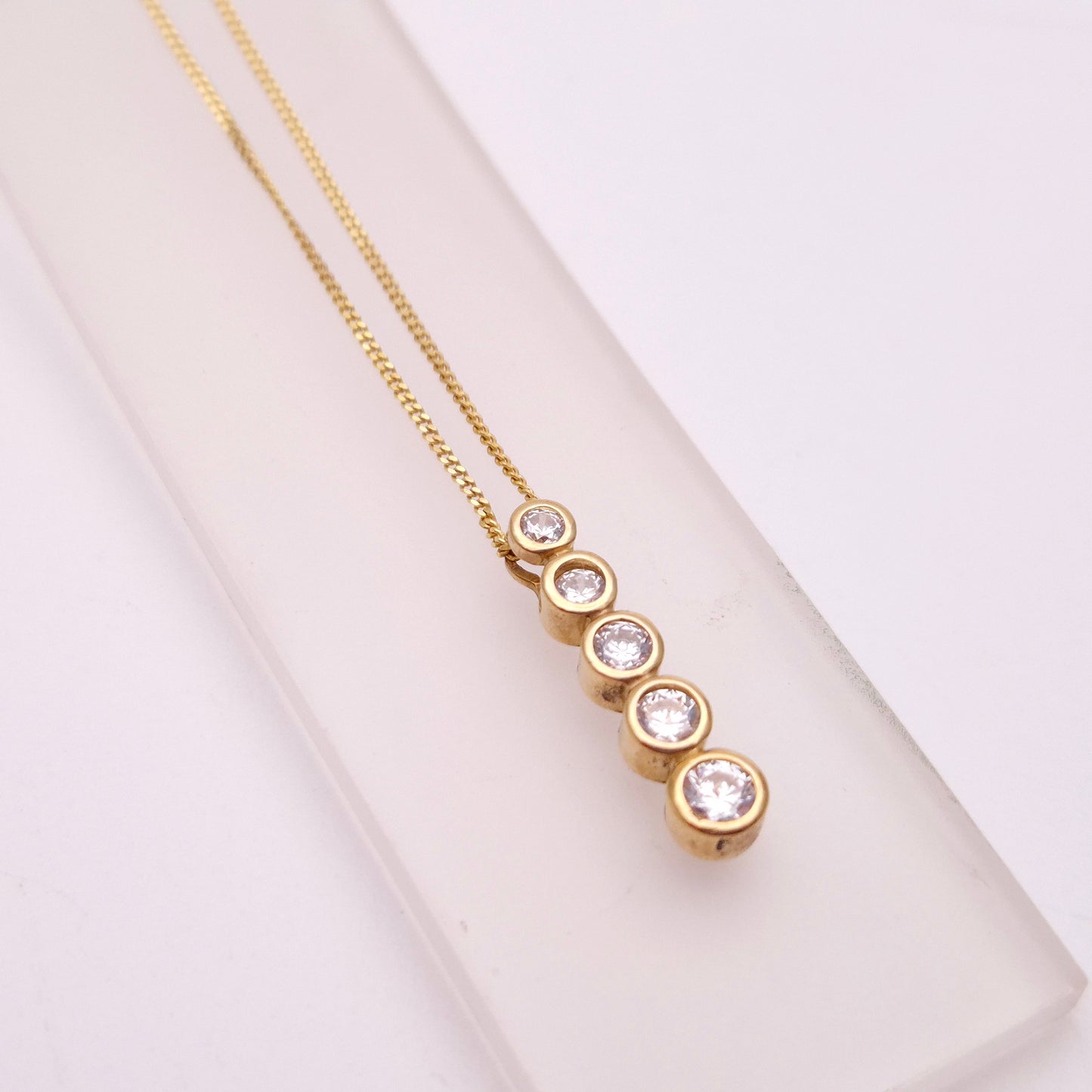 9ct Yellow Gold Graduated Cubic Zirconia CZ pendant Necklace