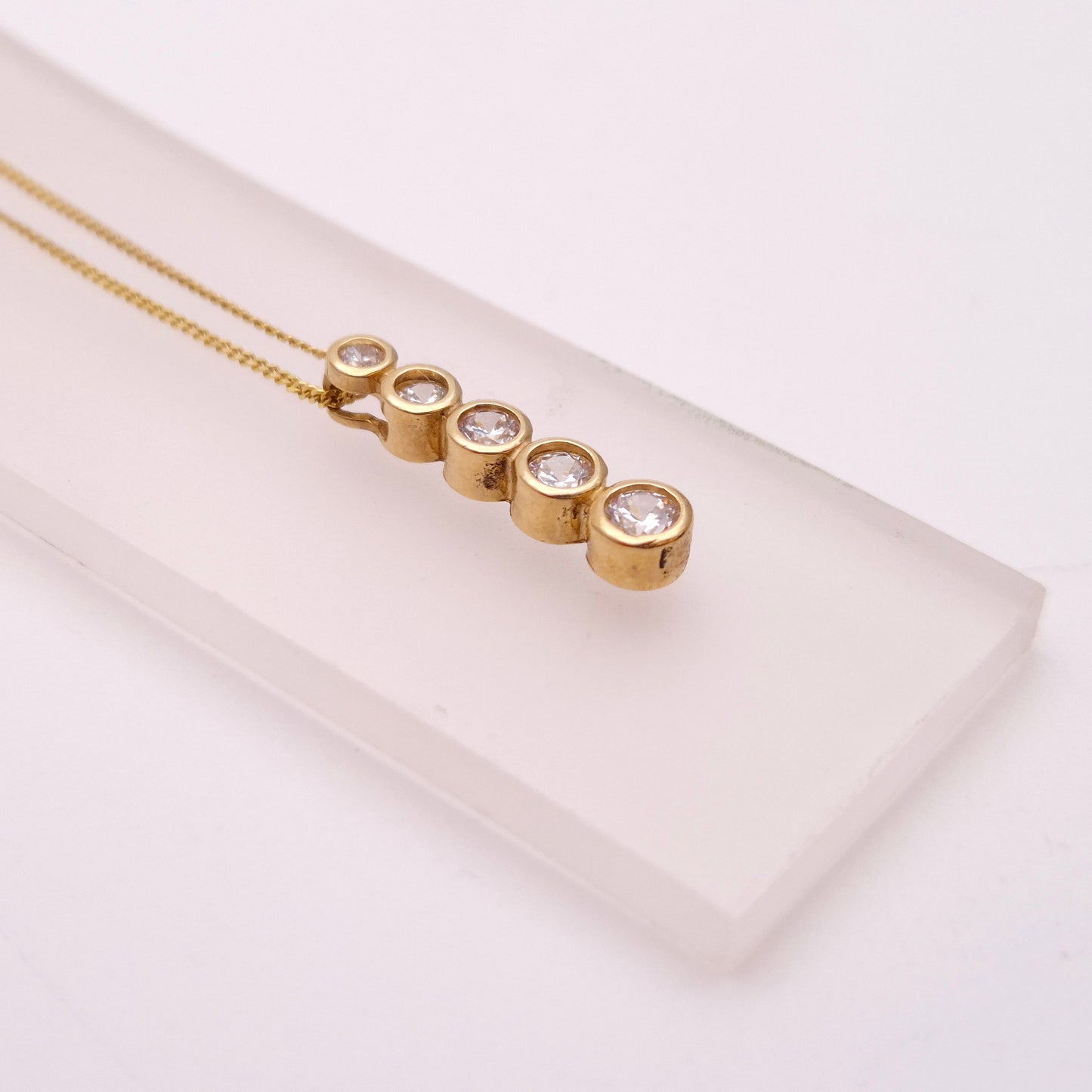9ct Yellow Gold Graduated Cubic Zirconia CZ pendant Necklace