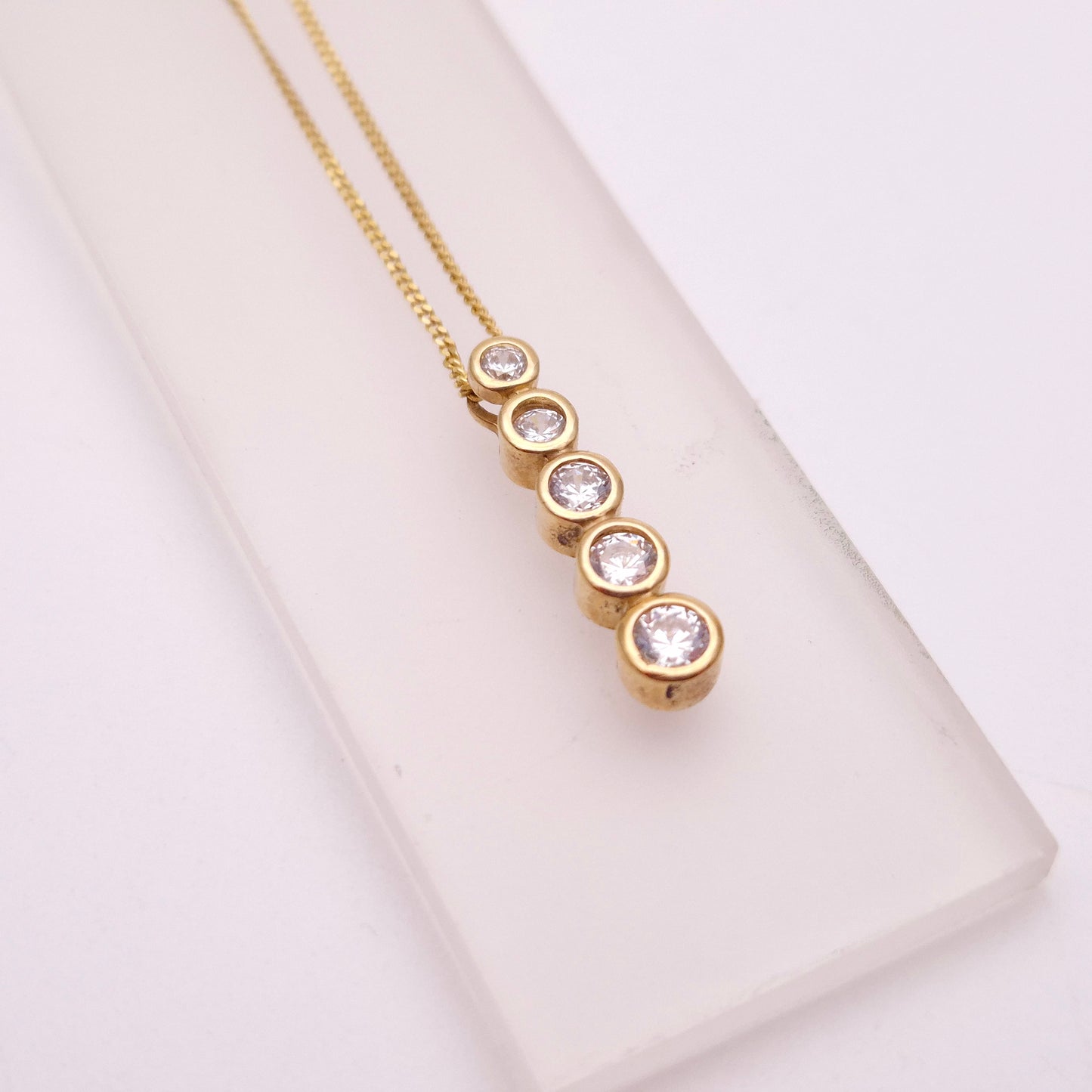 9ct Yellow Gold Graduated Cubic Zirconia CZ pendant Necklace