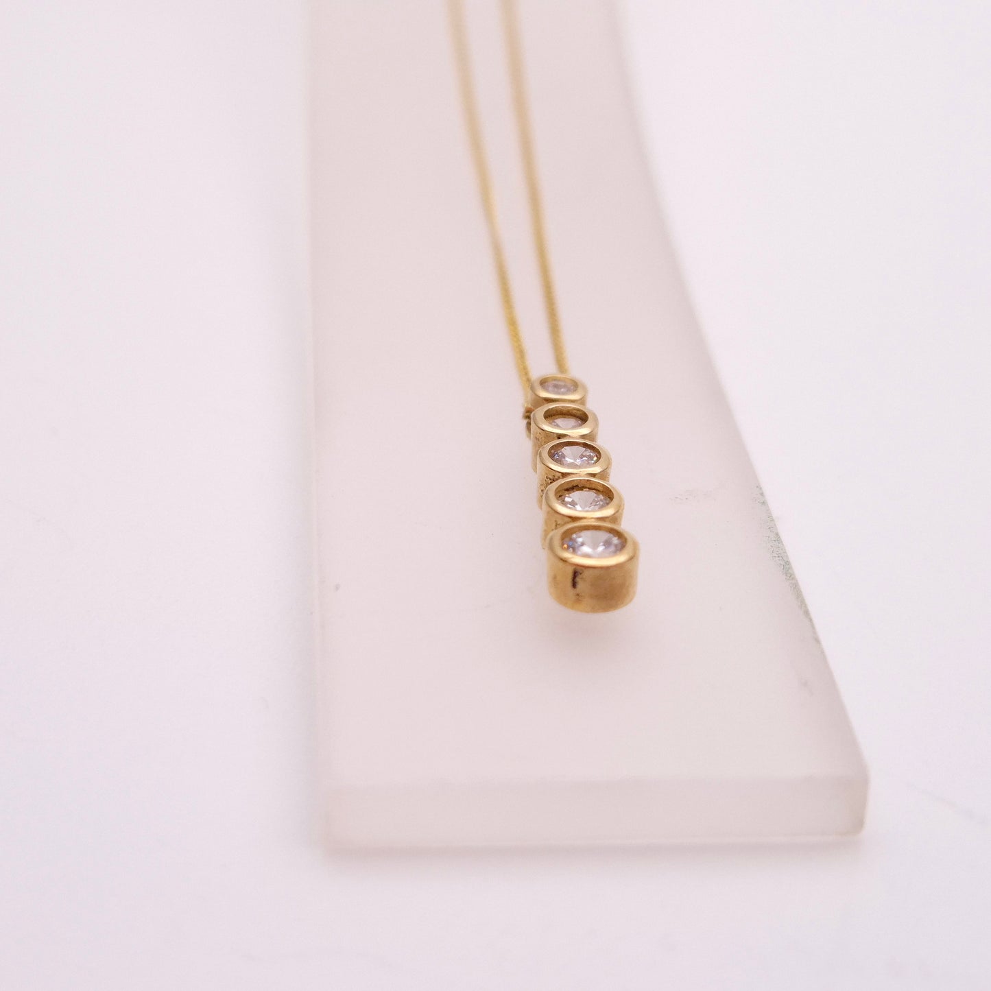 9ct Yellow Gold Graduated Cubic Zirconia CZ pendant Necklace