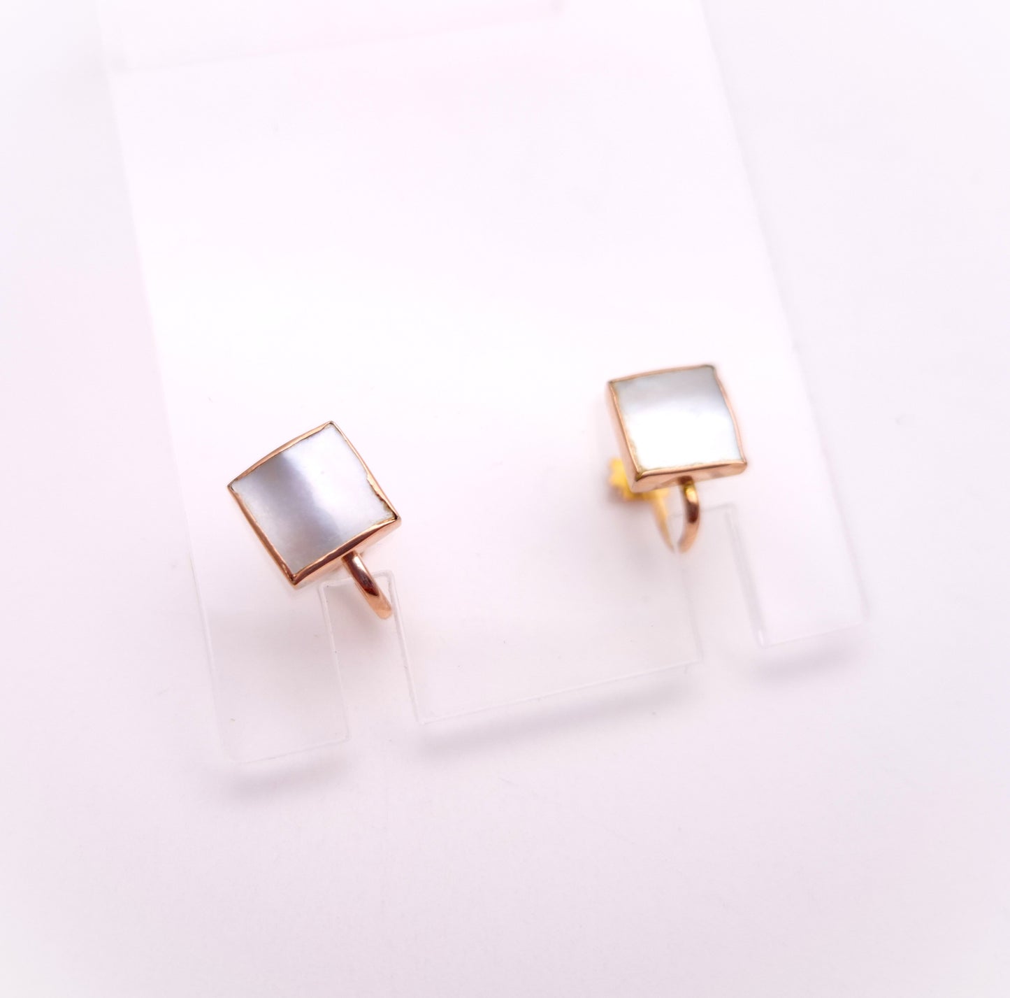 9ct Rose Gold Mother of Pearl Screw back Earrings