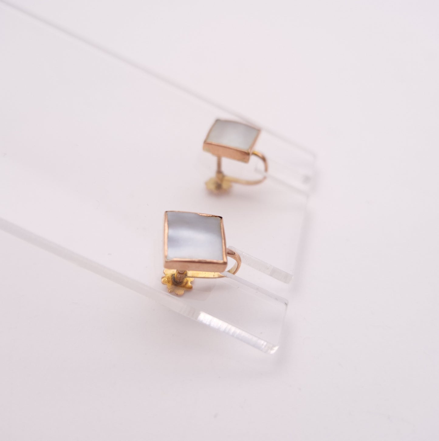 9ct Rose Gold Mother of Pearl Screw back Earrings