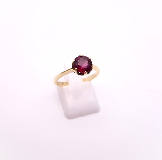 9ct Yellow Gold Garnet Solitaire Ring