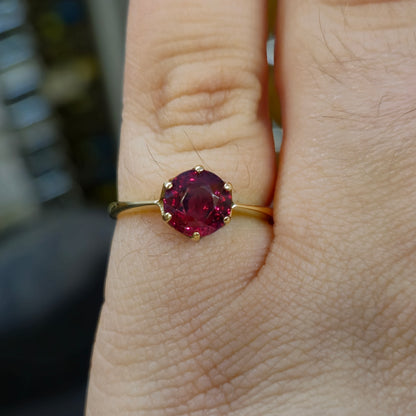 9ct Yellow Gold Garnet Solitaire Ring