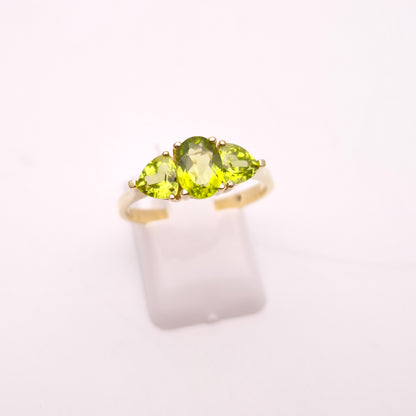 9ct Yellow Gold Peridot Three stone Trilogy Ring