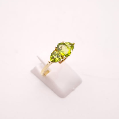 9ct Yellow Gold Peridot Three stone Trilogy Ring