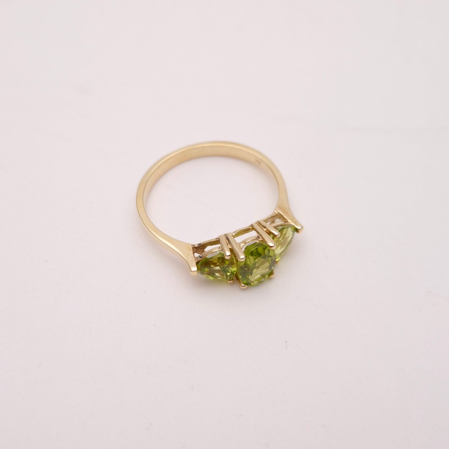 9ct Yellow Gold Peridot Three stone Trilogy Ring