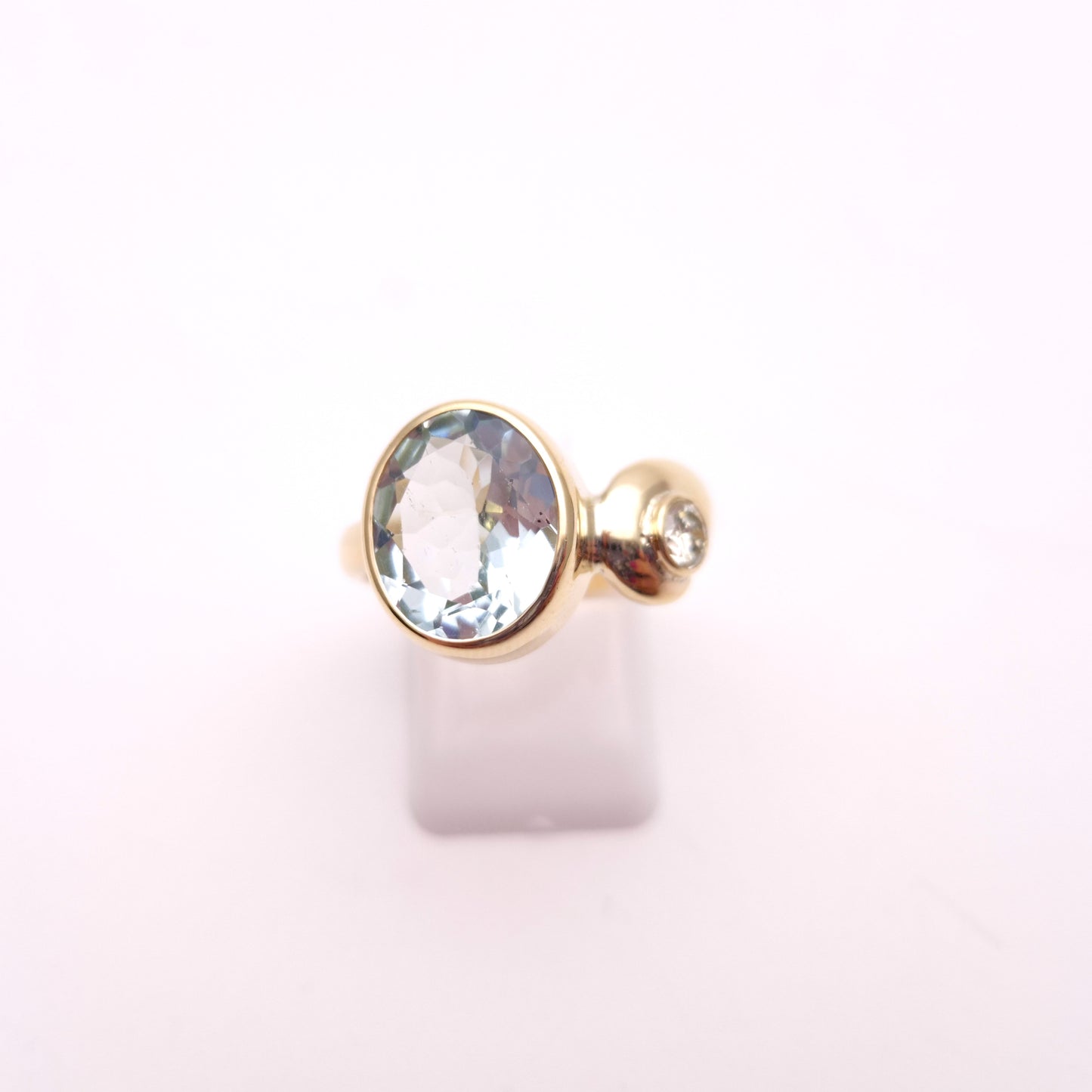 9ct Yellow Gold 4.0ct Aquamarine and 0.25ct Diamond Ring