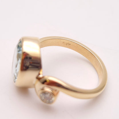 9ct Yellow Gold 4.0ct Aquamarine and 0.25ct Diamond Ring