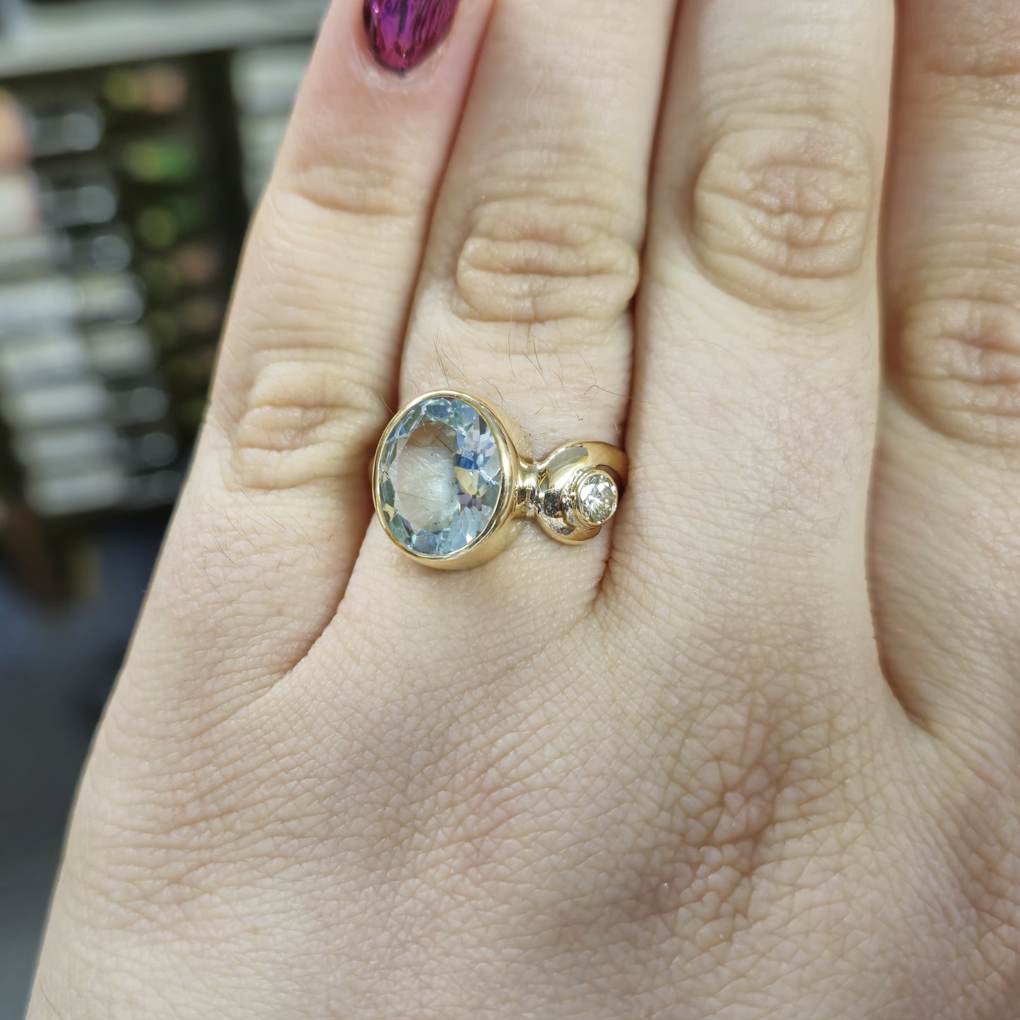 9ct Yellow Gold 4.0ct Aquamarine and 0.25ct Diamond Ring