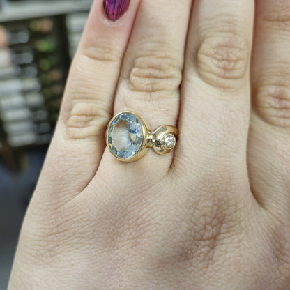 9ct Yellow Gold 4.0ct Aquamarine and 0.25ct Diamond Ring