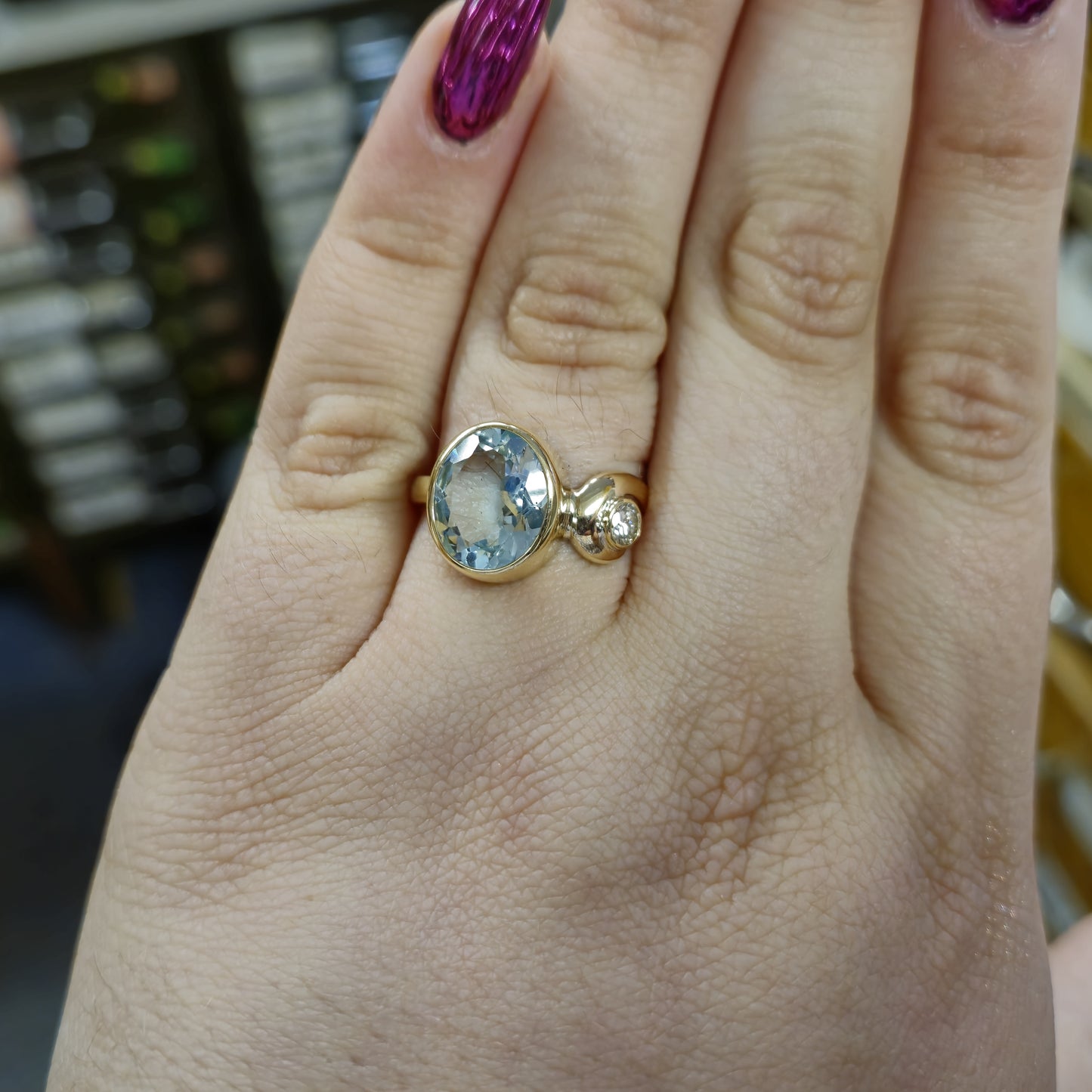 9ct Yellow Gold 4.0ct Aquamarine and 0.25ct Diamond Ring