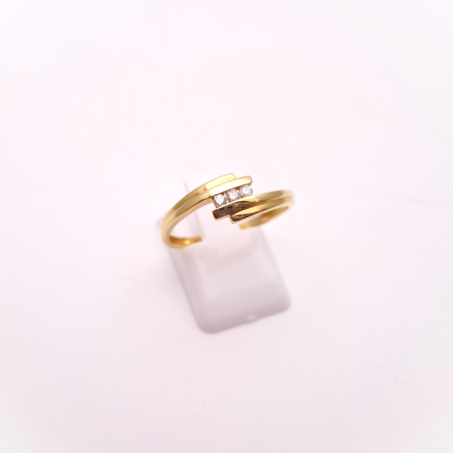 18ct Yellow Gold 3 Stone Diamond Crossover Ring