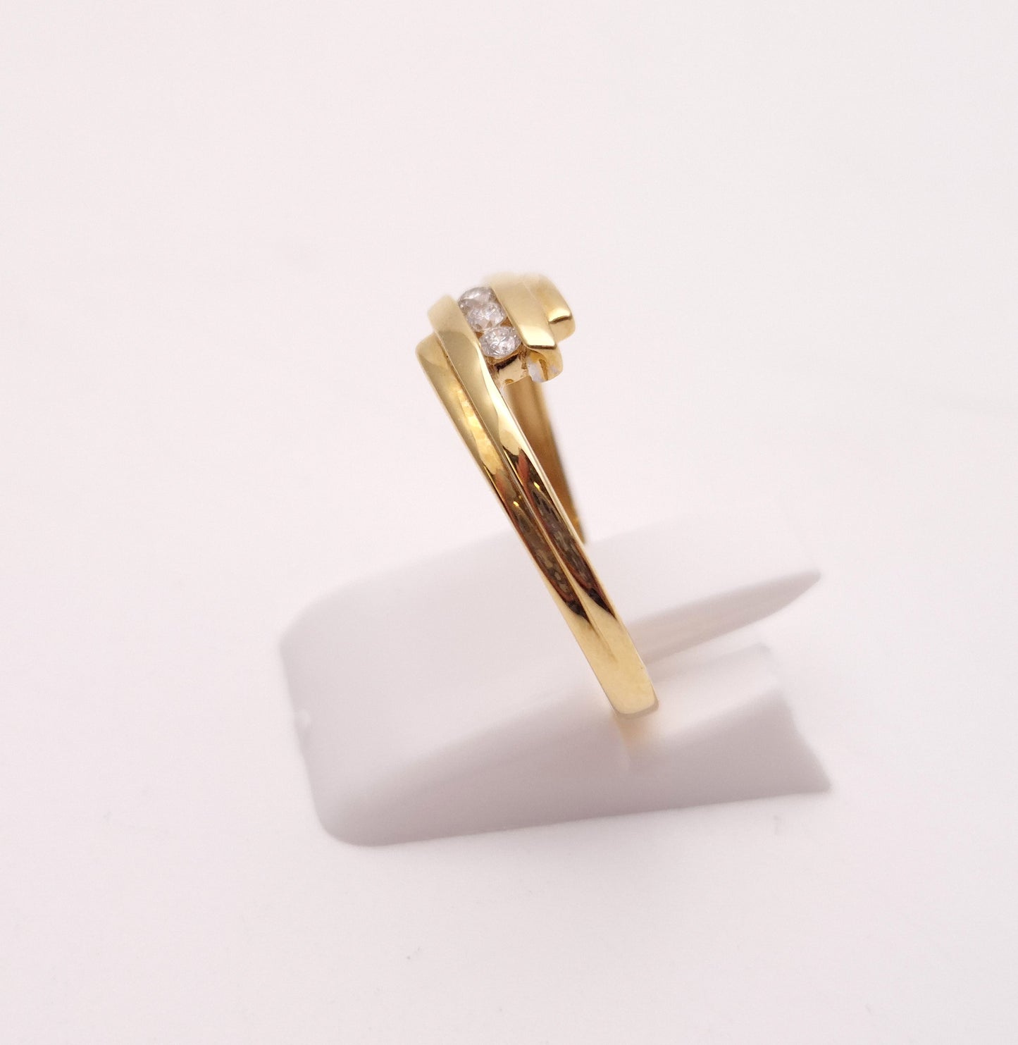 18ct Yellow Gold 3 Stone Diamond Crossover Ring