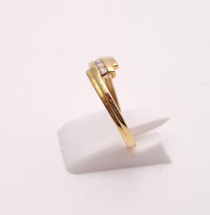 18ct Yellow Gold 3 Stone Diamond Crossover Ring