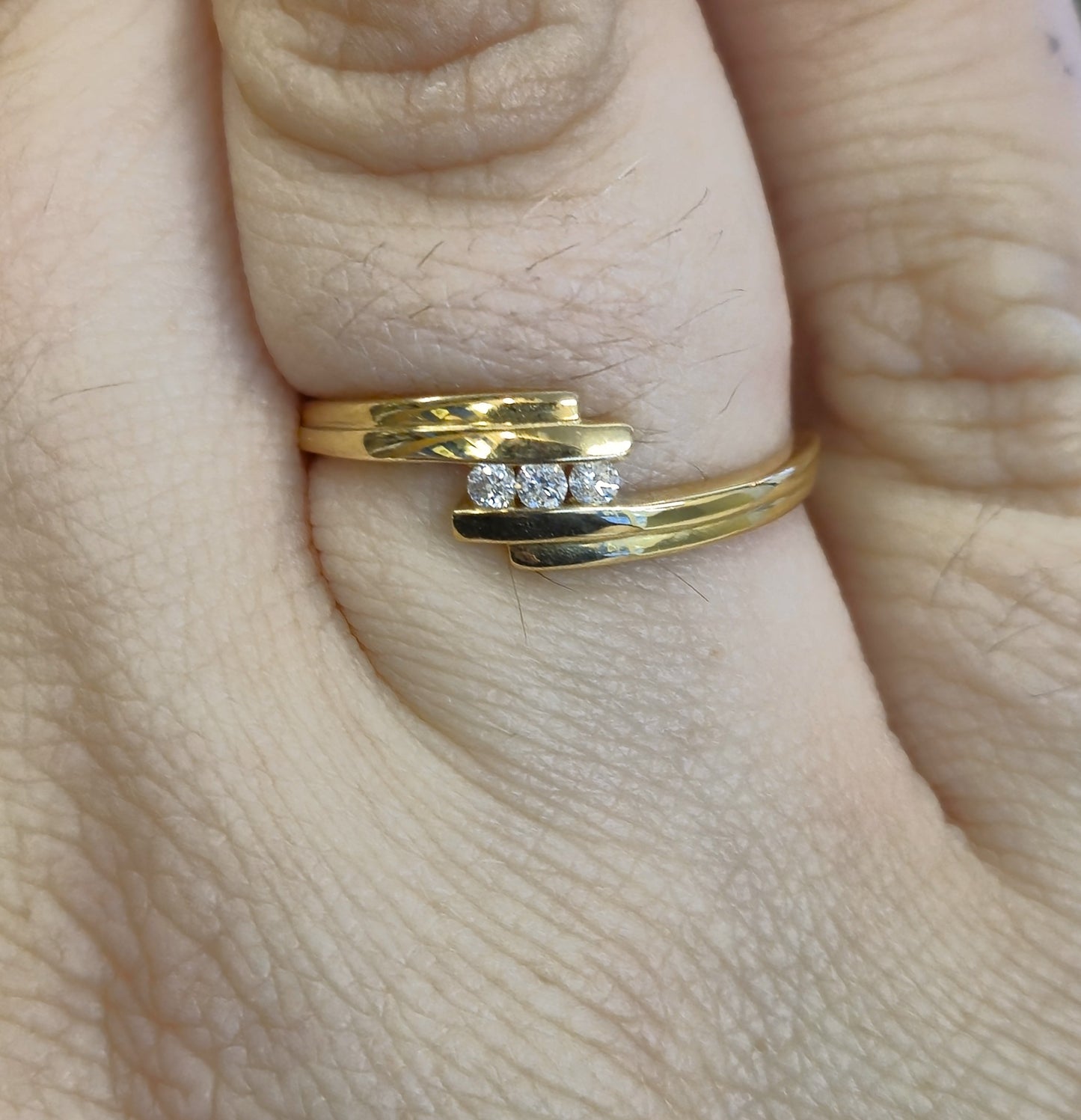 18ct Yellow Gold 3 Stone Diamond Crossover Ring