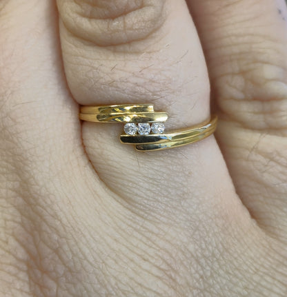 18ct Yellow Gold 3 Stone Diamond Crossover Ring