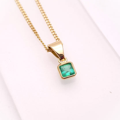 18ct Yellow Gold Square Collet Set Emerald Pendant and 20" Curb Chain