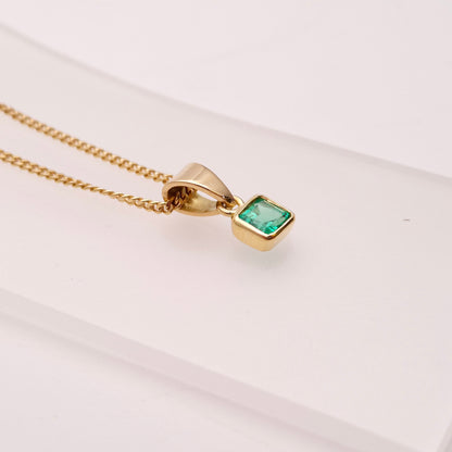 18ct Yellow Gold Square Collet Set Emerald Pendant and 20" Curb Chain