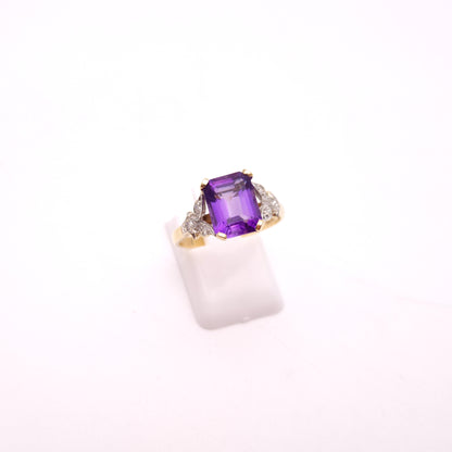 9ct Yellow Gold Emerald Cut Amethyst and Leafy Diamond Shoulder Ring