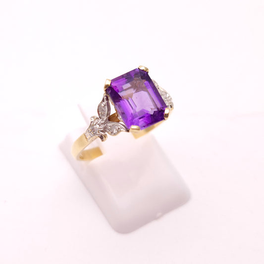 9ct Yellow Gold Emerald Cut Amethyst and Leafy Diamond Shoulder Ring