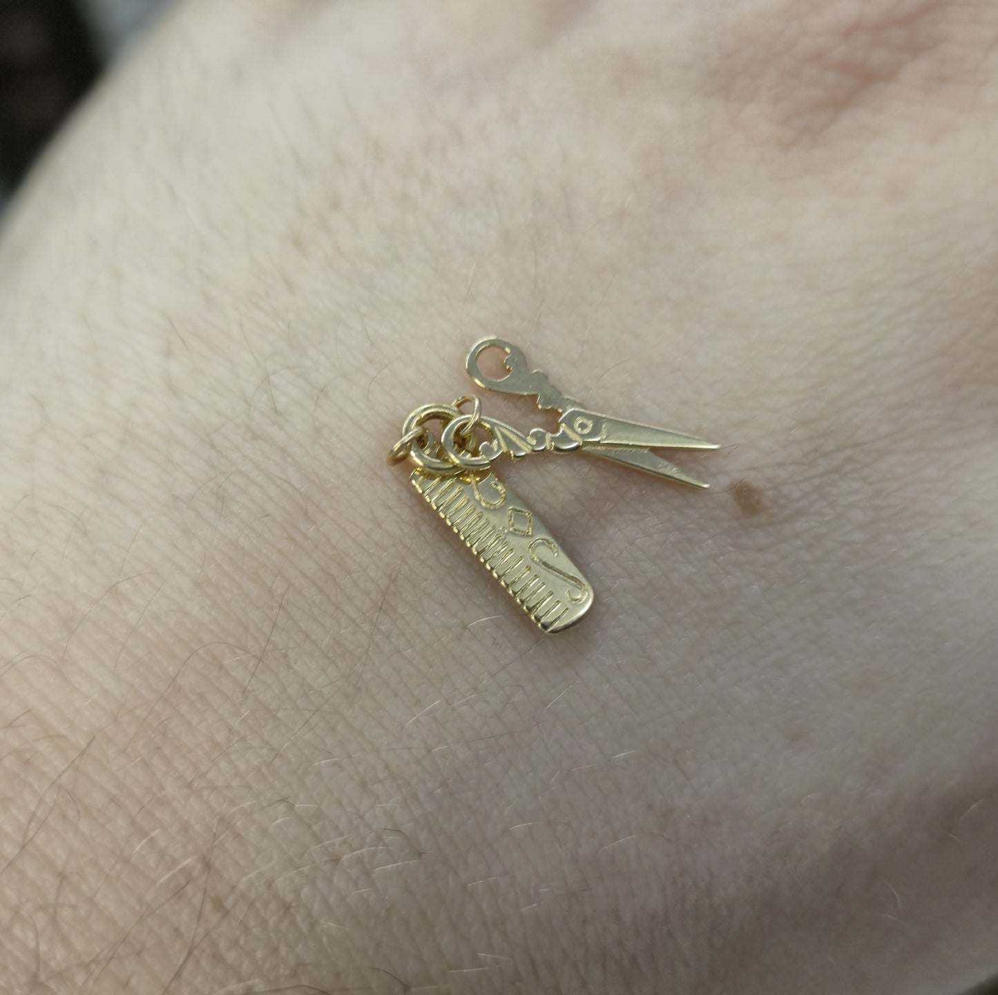 9ct Yellow Gold Comb and Scissors Hairdressing Charm