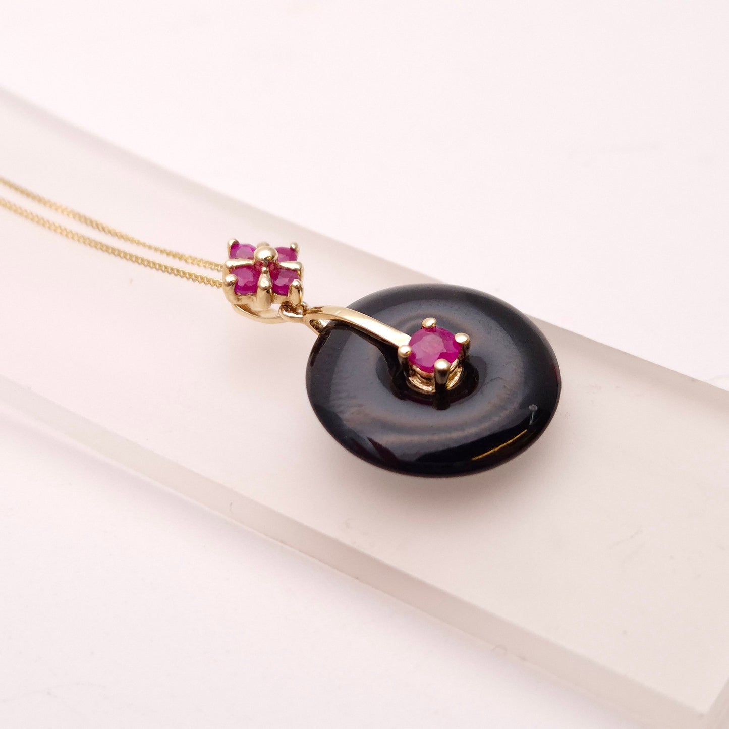 9ct Yellow Gold Ruby and Onyx Ring / Donut Pendant and Chain Necklace