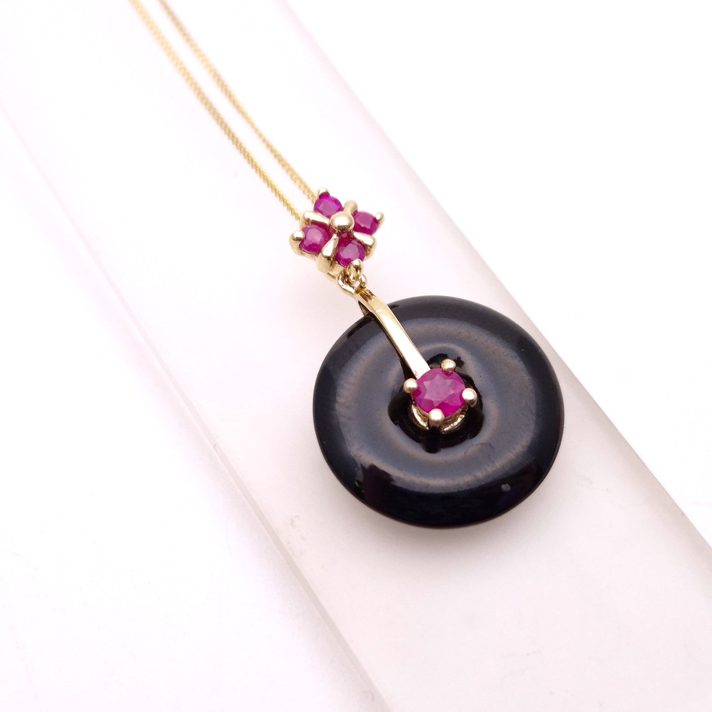 9ct Yellow Gold Ruby and Onyx Ring / Donut Pendant and Chain Necklace