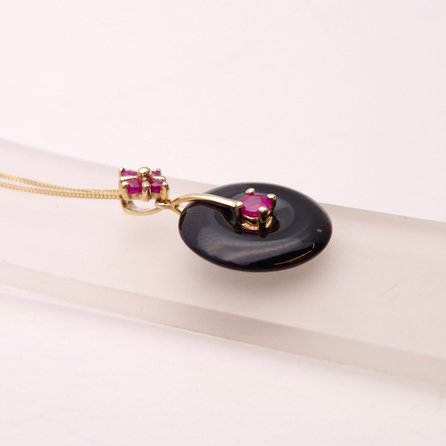 9ct Yellow Gold Ruby and Onyx Ring / Donut Pendant and Chain Necklace