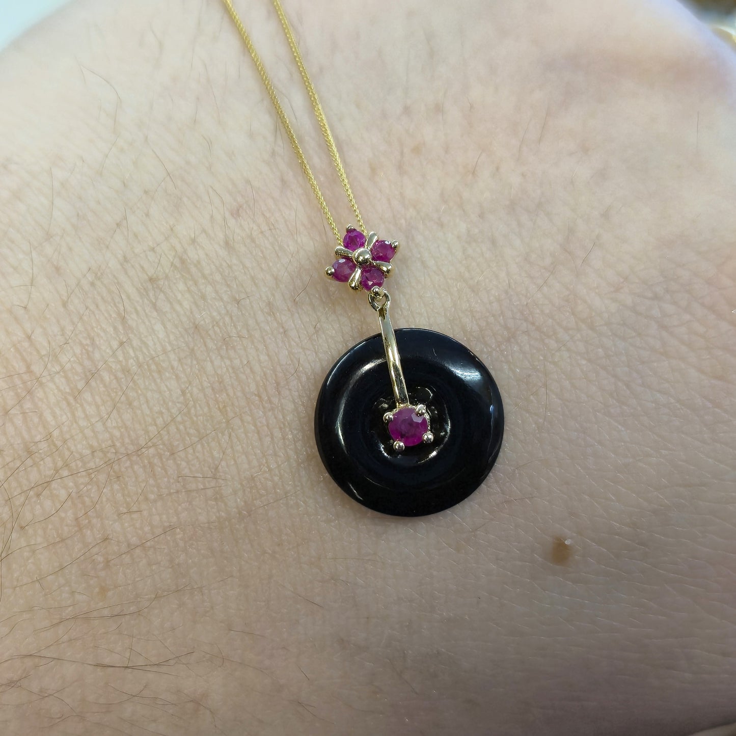 9ct Yellow Gold Ruby and Onyx Ring / Donut Pendant and Chain Necklace