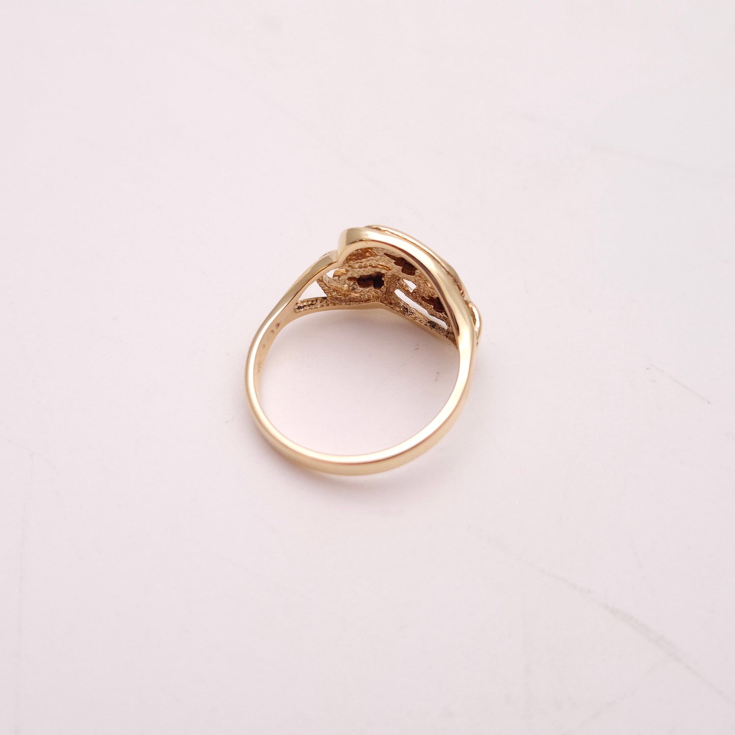 9ct Two Tone Yellow and Rose Gold Leaf Patterned Openwork Ring