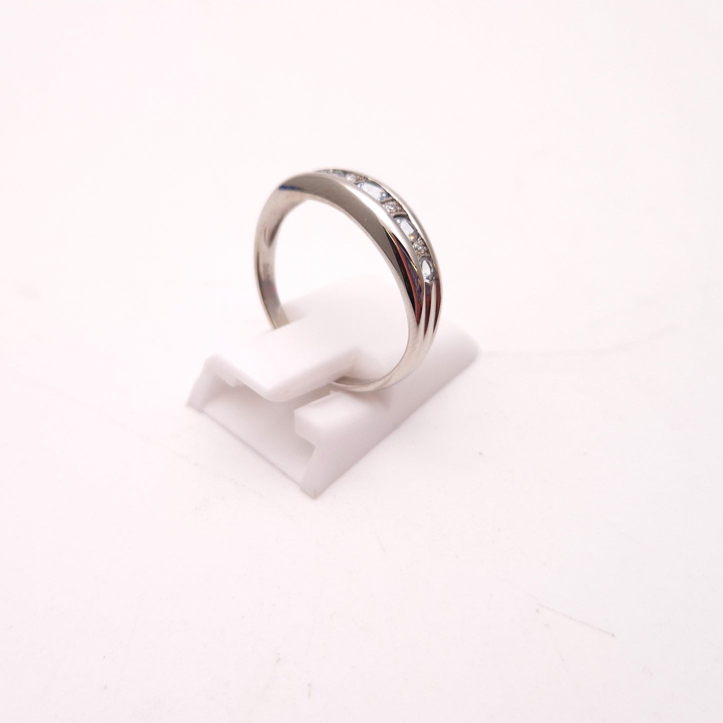 9ct White gold Aquamarine and Diamond Multistone Row Ring