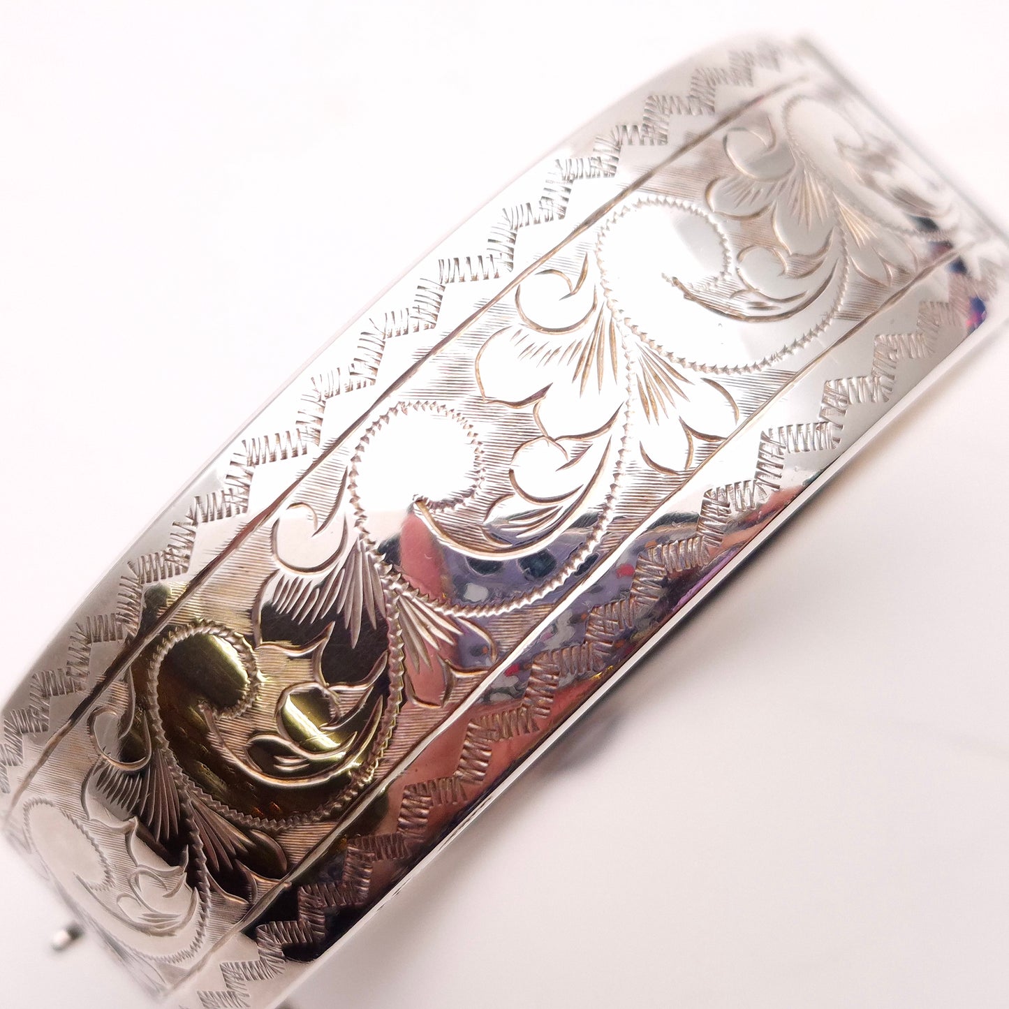 Sterling Silver Vintage 50s Heavyweight Engraved Half Foliate Patterned Hinged Bangle