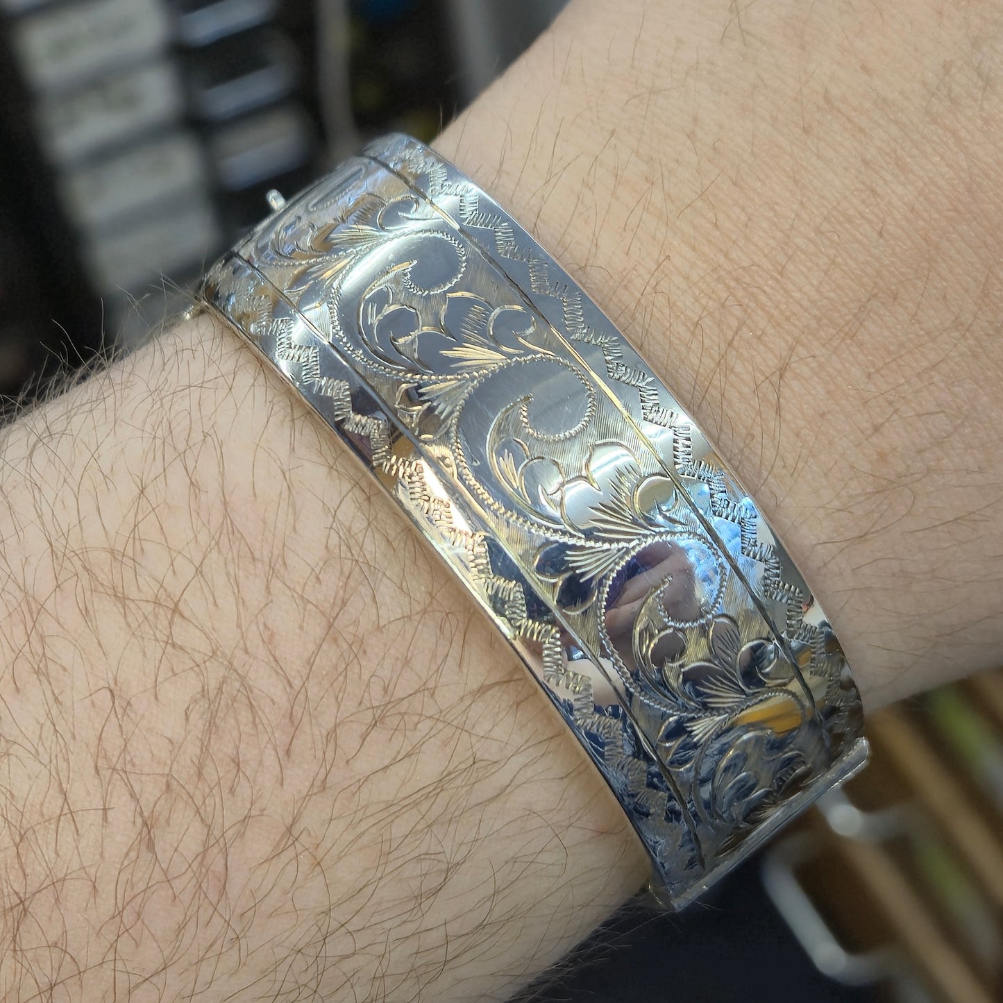 Sterling Silver Vintage 50s Heavyweight Engraved Half Foliate Patterned Hinged Bangle