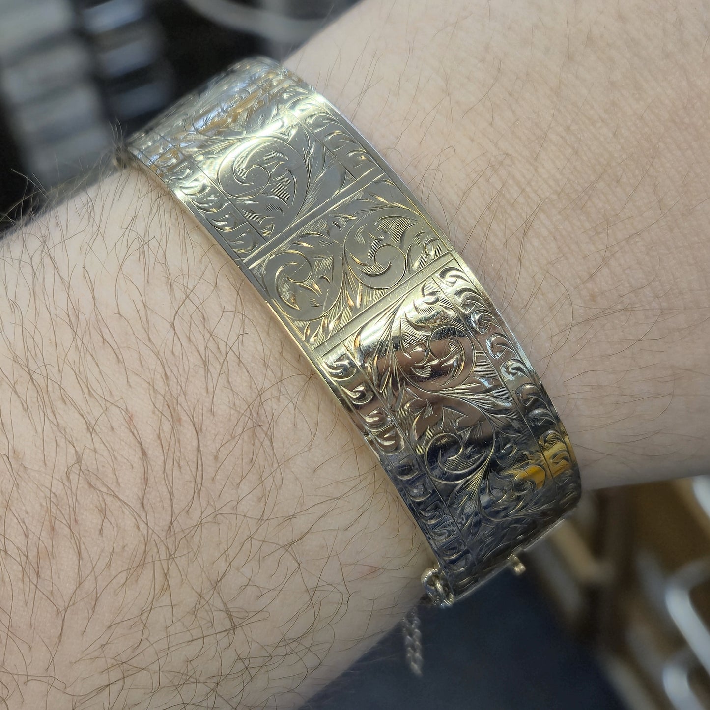 Sterling Silver with 9ct Front Foliate Engraved Patterned Hinged Bangle
