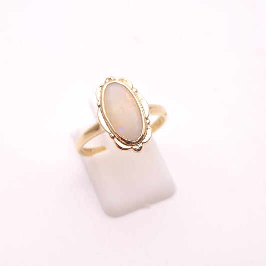 9ct Yellow Gold Vintage Opal Cabochon Solitaire Ring