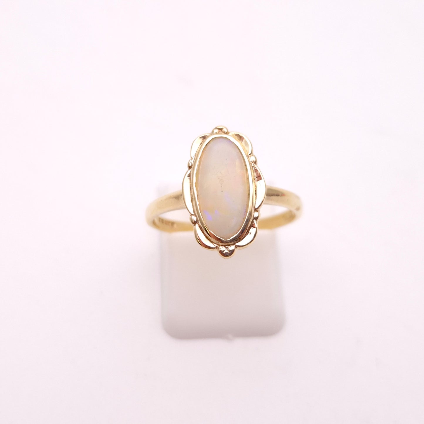 9ct Yellow Gold Vintage Opal Cabochon Solitaire Ring