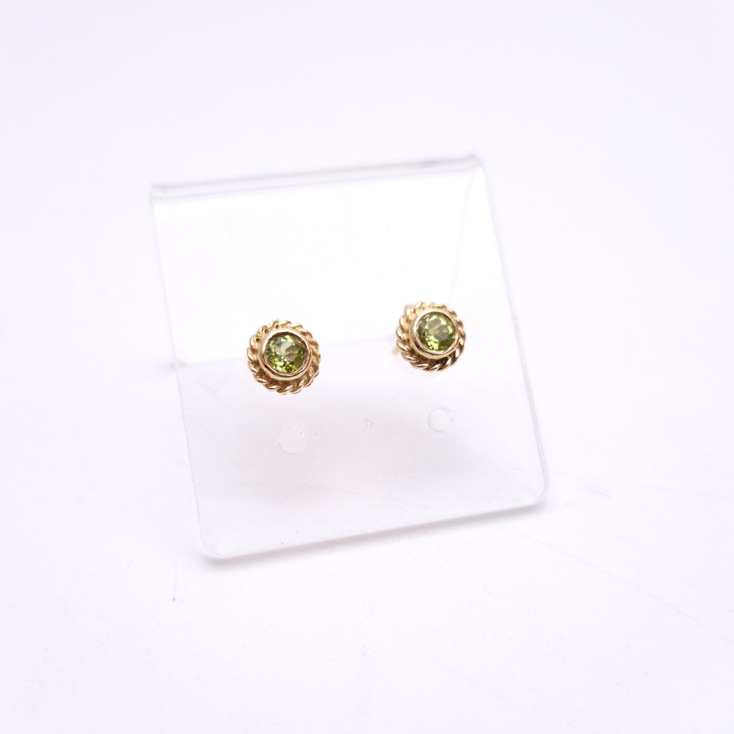 9ct Yellow Gold Traditional Peridot Solitaire Braided Border Stud Earrings