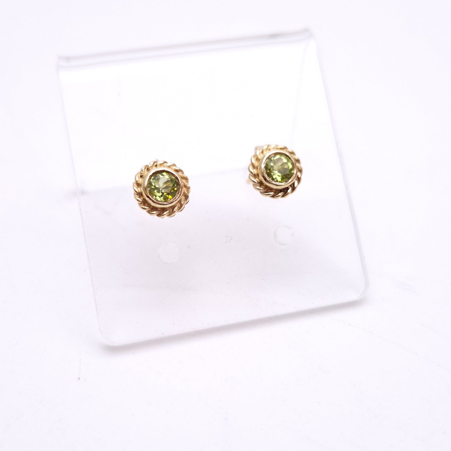 9ct Yellow Gold Traditional Peridot Solitaire Braided Border Stud Earrings