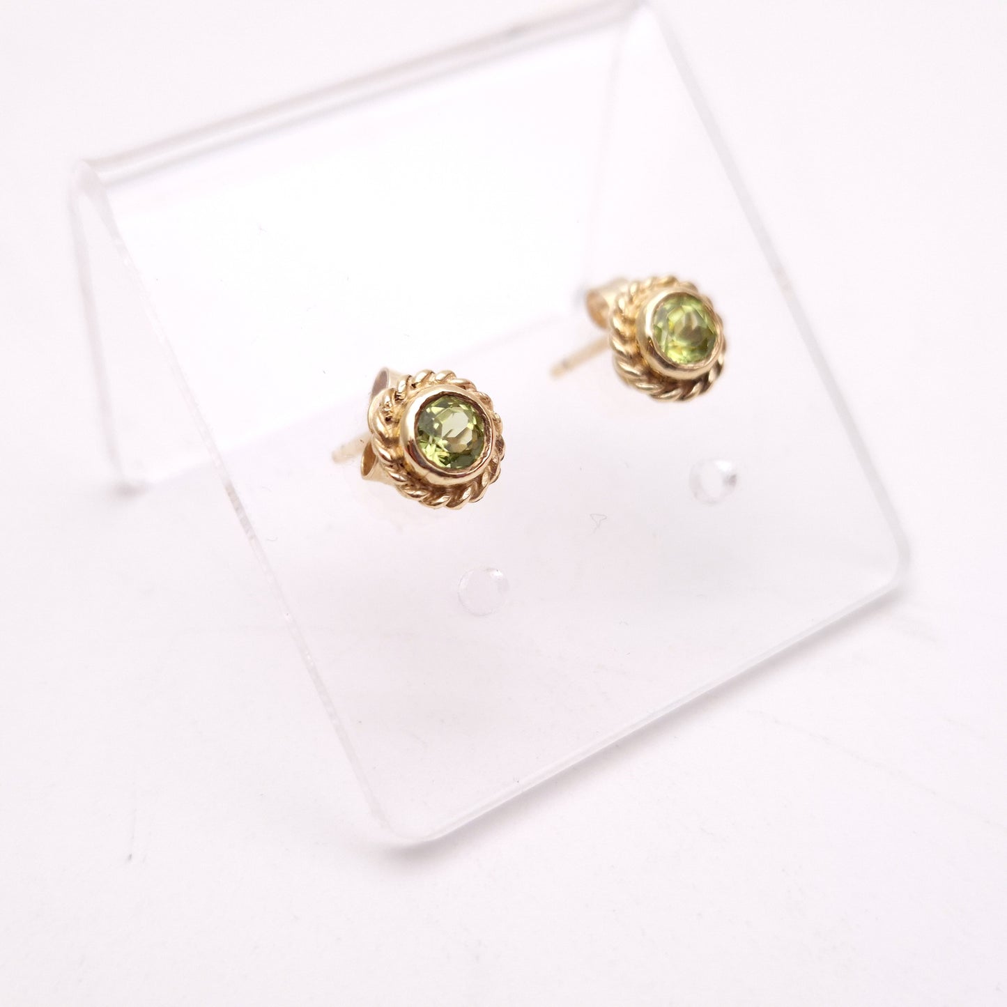 9ct Yellow Gold Traditional Peridot Solitaire Braided Border Stud Earrings