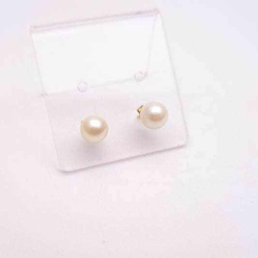 9ct Yellow Gold White 6.5mm Pearl Stud Earrings