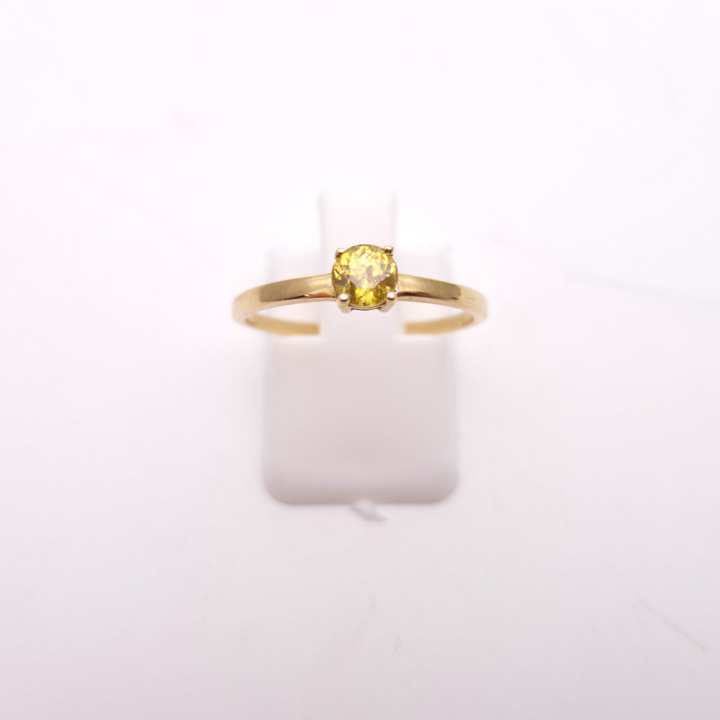 9ct Yellow Gold Round Green Stone Olivine Ring